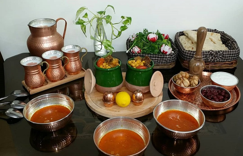 Dizi, xüsusi bişirmə və təqdimat üsulu ilə İranın sevilən yeməyidir.